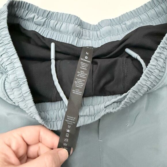 Lululemon Mens Gray Pace Breaker Short Size Medium - Picture 2 of 4